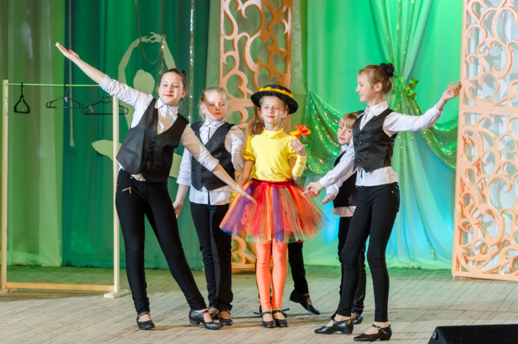 Солнечные лучики. Танец_Нарядили.jpg